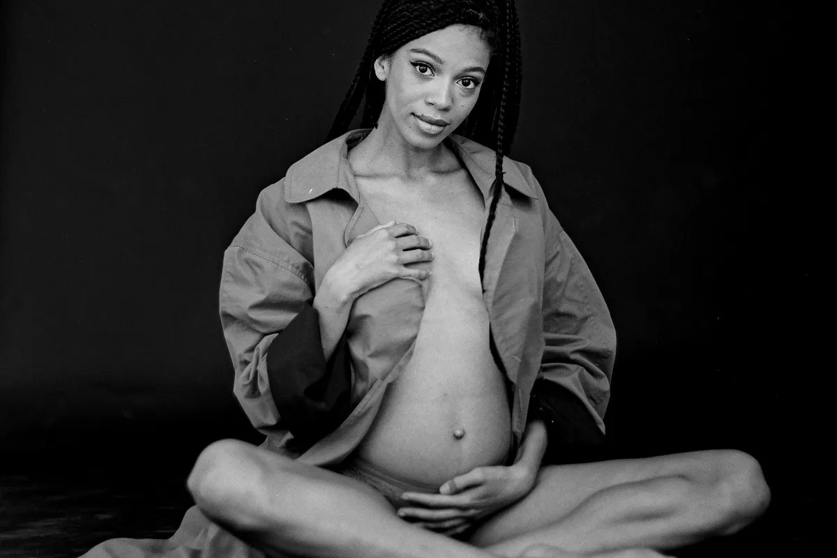 early pregnancy discharge woman